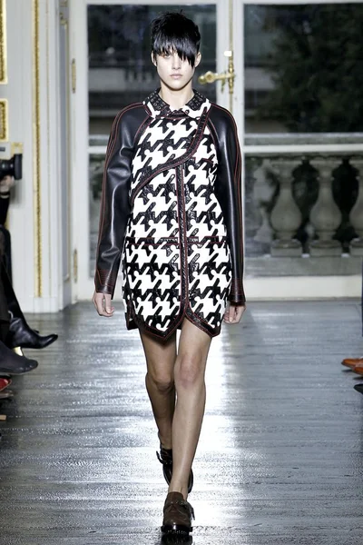 Look 2